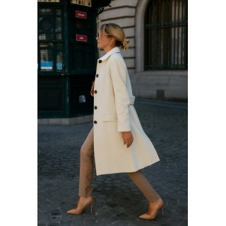 Casaco elegante com silhueta definida e acabamento refinado