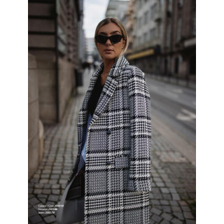 Casaco estruturado em padrão tradicional