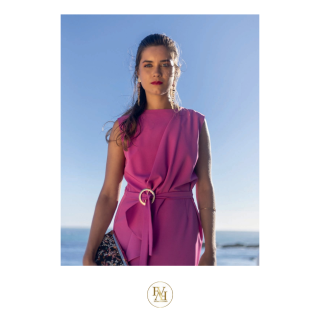 Vestido Traçado com acabamento de folhos