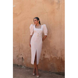 Vestido brocado com mangas embaloadas