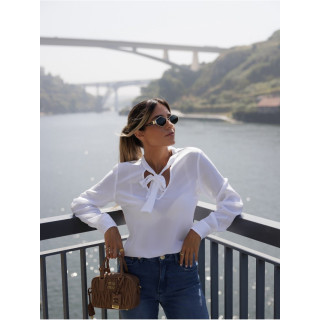 Blusa lisa com efeito laço no decote