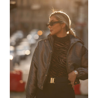 Calça Justa com Cintura Média e Detalhe de Fivela