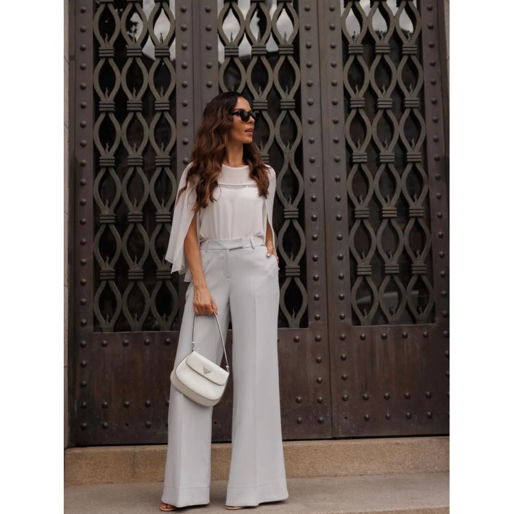 Calça lisa corte largo