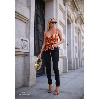 Top estampado com alças finas e babados