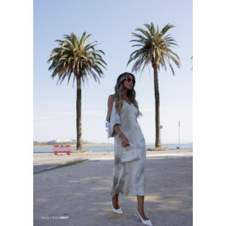 Vestido midi estampado com aberturas nas mangas