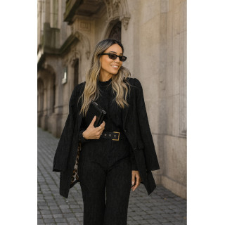 Calça com efeito renda