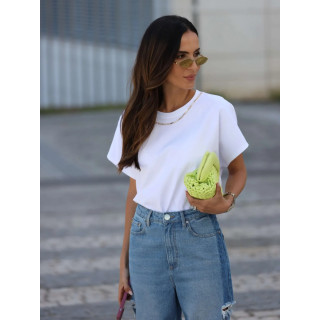 T-shirt com detalhe de corrente personalizada