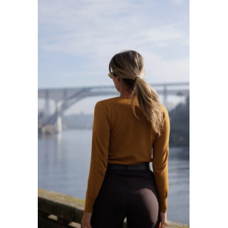 Camisola decote em V com detalhe de bordado